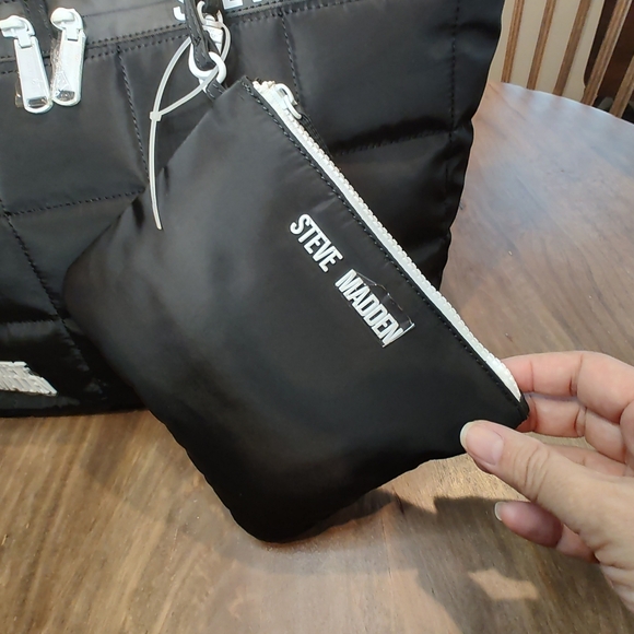 Steve Madden Puffy Quilted Black  ‘Blayzia’ Tote with wristlet! NWT Weekender! - Picture 4 of 16